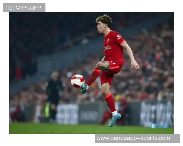 齐米卡斯精准直塞助攻弗格森突破防线可惜禁区内被拦截